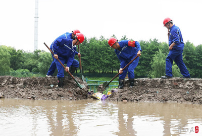中國五冶集團陸翔路項目工地舉行防臺防汛搶險演練，筑牢道路建設(shè)安全防線